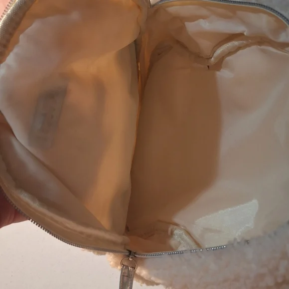 Backpack - Picture 3 of 4